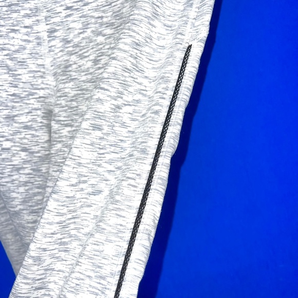 🚫SOLD! 🏋🏻‍♀️•NWOT |•SAVAGE BARBELL•| 🏋🏻‍♀️ Heathered Capri Leggings - Picture 4 of 11